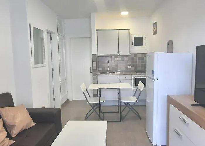 Puerto Del Carmen, Near Beach, Fast Wifi, Pool