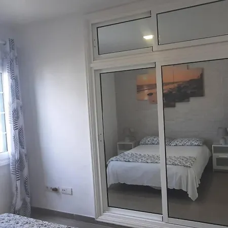 Puerto Del Carmen, Near Beach, Fast Wifi, Pool Lägenhet