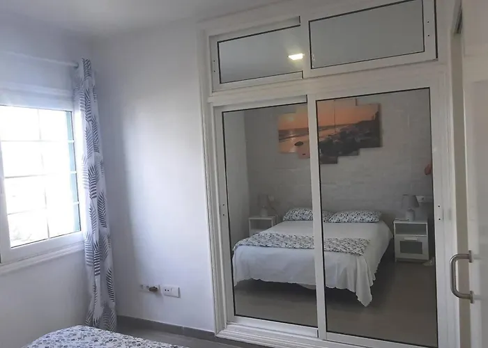 Puerto Del Carmen, Near Beach, Fast Wifi, Pool Apartment