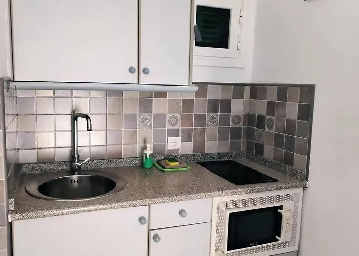 Puerto Del Carmen, Near Beach, Fast Wifi, Pool Apartment *